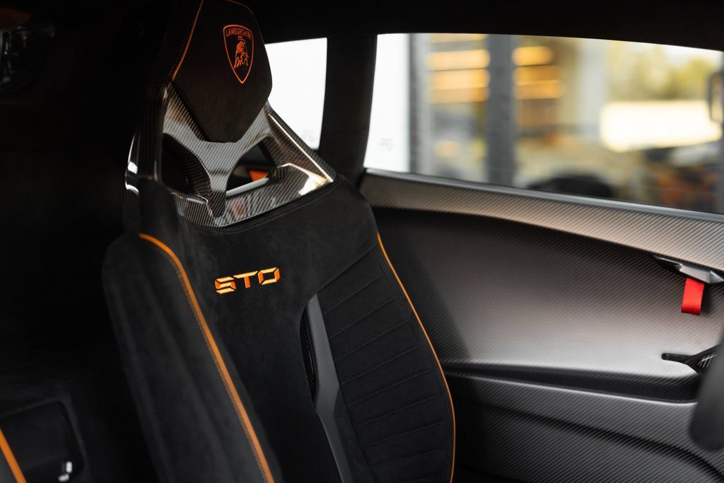 Used 2023 Lamborghini Huracan STO RWD image 41
