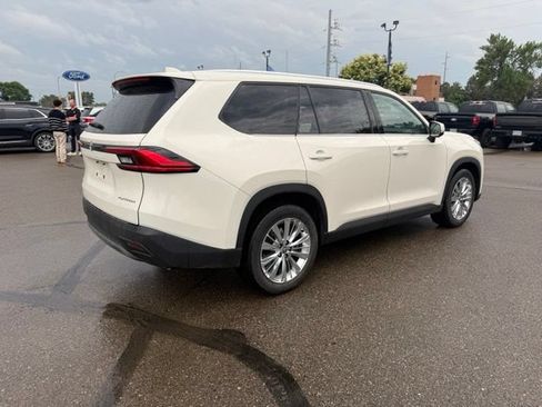 Used 2024 Toyota Grand Highlander AWD image 10