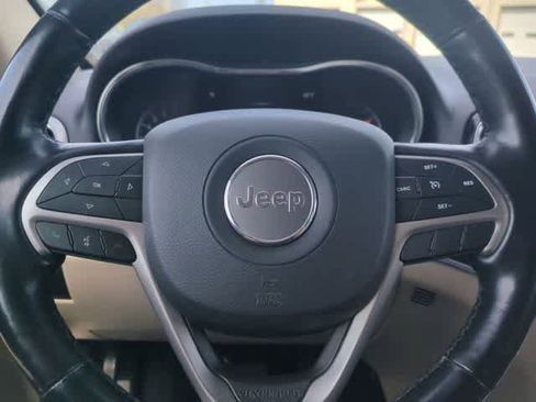 Used 2020 Jeep Grand Cherokee Limited w/ Luxury Group II image 24