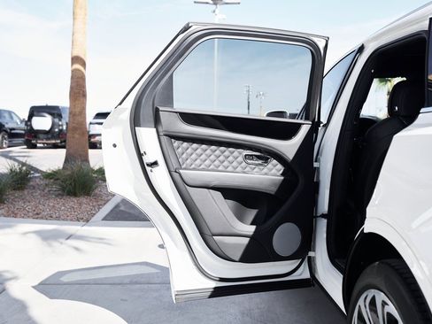 Used 2022 Bentley Bentayga image 15