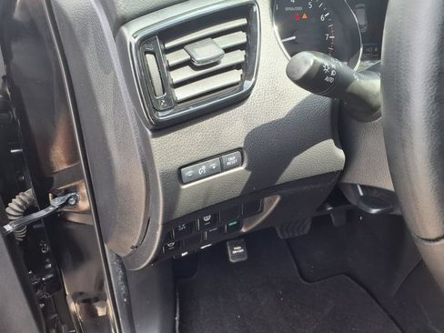 Used 2021 Nissan Rogue Sport SV FWD image 15