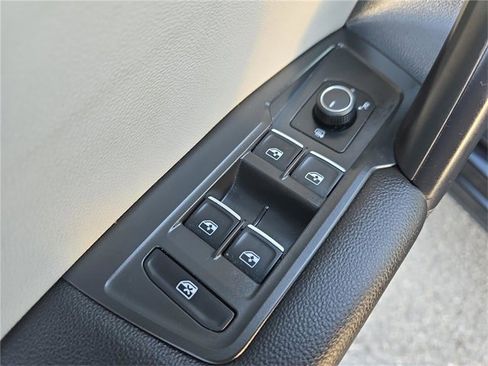 Used 2021 Volkswagen Tiguan SEL image 12