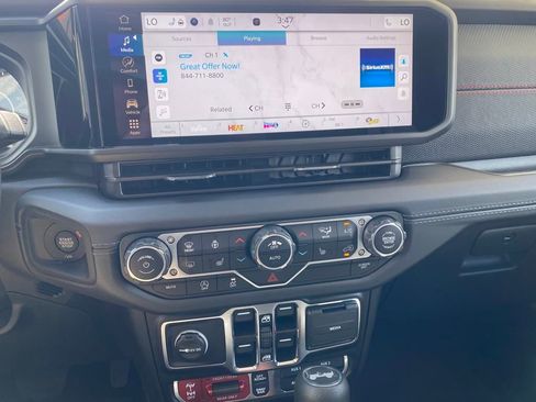 New 2025 Jeep Wrangler Unlimited Rubicon image 18