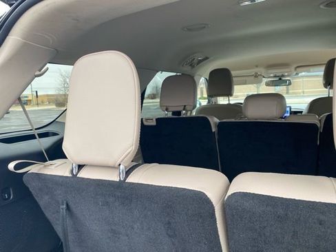 Used 2023 Ford Explorer Limited image 13