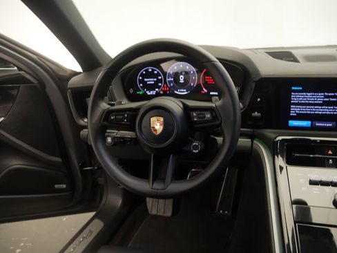 Certified 2025 Porsche Panamera image 32
