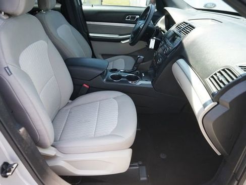 Certified 2018 Ford Explorer FWD image 20