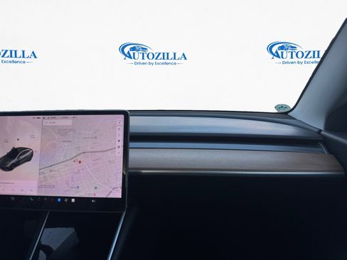 Used 2020 Tesla Model 3 Standard Range image 11