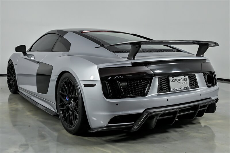 Used 2017 Audi R8 V10 w/ Carbon Exterior Package AWD/4WD image 8