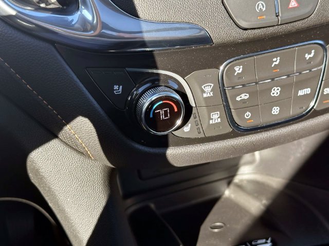 Used 2024 Chevrolet Equinox Premier AWD/4WD image 25