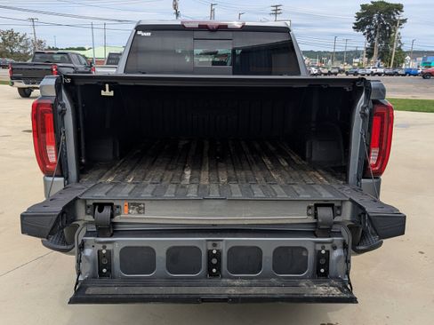 Used 2022 GMC Sierra 1500 AT4 w/ AT4 Premium Package AWD/4WD image 4