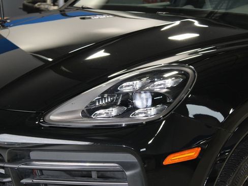Used 2023 Porsche Cayenne S image 2