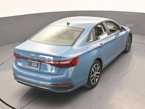 Used 2025 Volkswagen Jetta SE FWD image 43