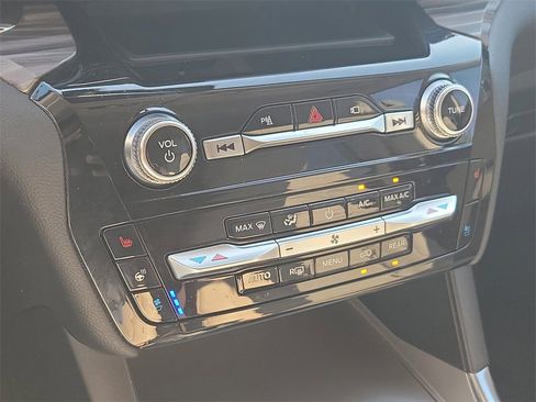 Used 2022 Ford Explorer Limited w/ Equipment Group 301A image 33