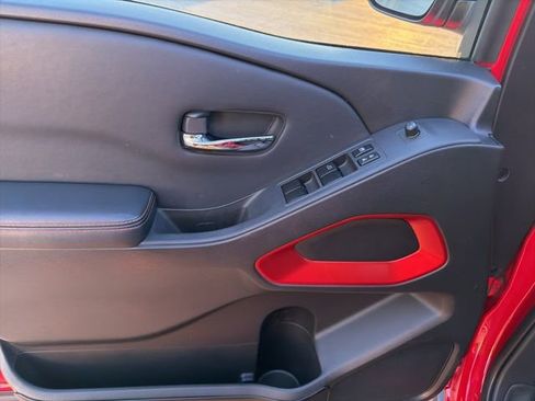 Used 2024 Nissan Frontier PRO-4X w/ Technology Package image 16