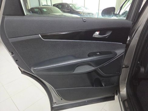 Used 2016 Kia Sorento SX image 17