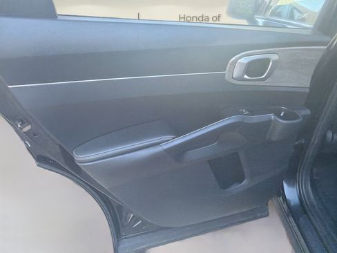 Used 2022 Kia Sorento S image 26