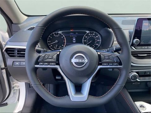 New 2025 Nissan Altima 2.5 SR image 13