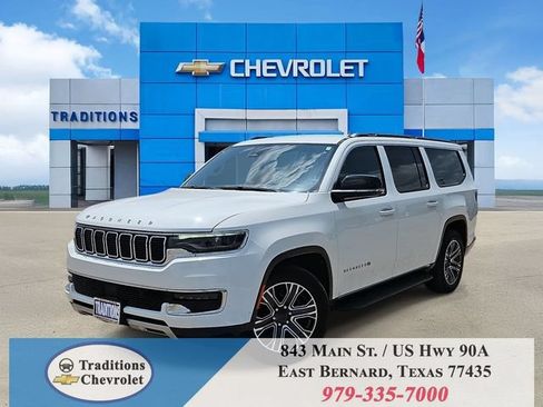 Used 2024 Jeep Wagoneer L Series II RWD image 1