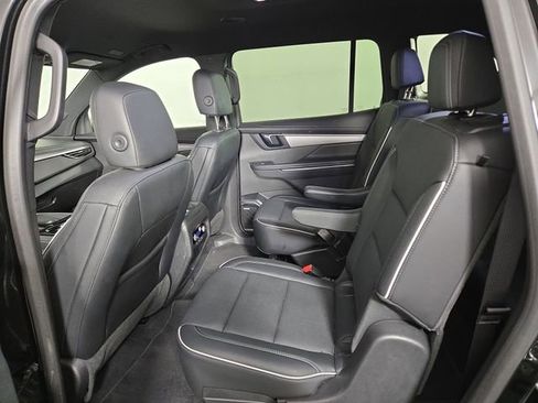 Used 2025 Buick Enclave Preferred AWD/4WD image 15