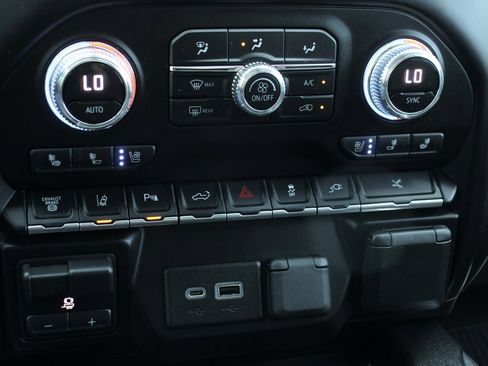 Used 2023 GMC Sierra 3500 Denali w/ Denali Ultimate Package image 34