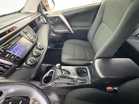 Used 2017 Toyota RAV4 LE AWD/4WD image 26