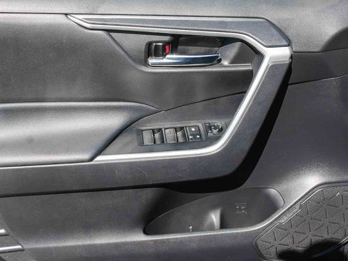 Used 2021 Toyota RAV4 XLE Premium image 21