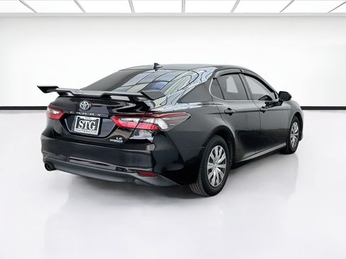 Used 2022 Toyota Camry LE FWD image 4