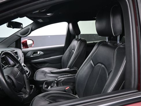 Used 2018 Chrysler Pacifica Touring Plus w/ S Appearance Package image 17