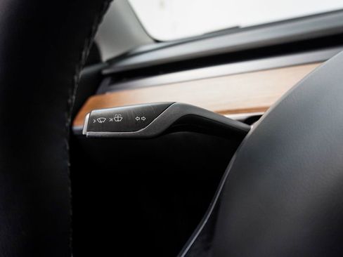 Used 2021 Tesla Model Y Long Range AWD/4WD image 18
