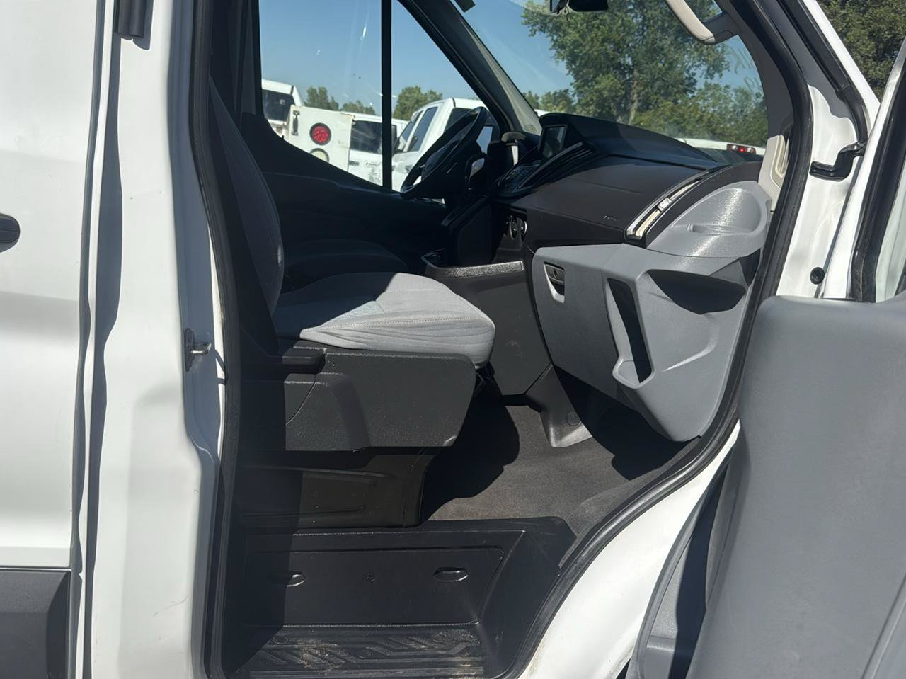 Used 2018 Ford Transit 350 XLT RWD image 19