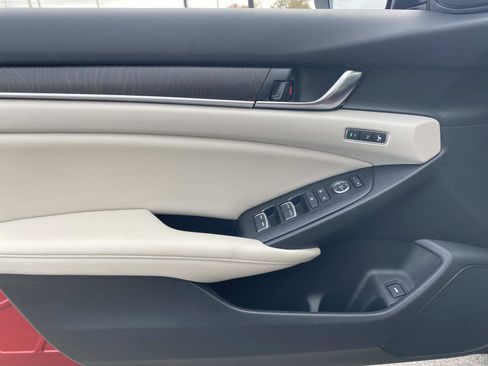 Used 2021 Honda Accord Touring image 12