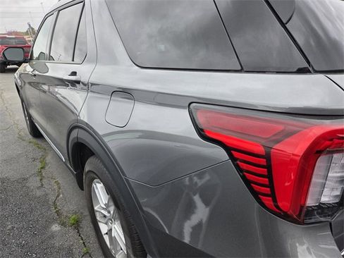 Certified 2025 Ford Explorer Active w/ Active Comfort Package image 7