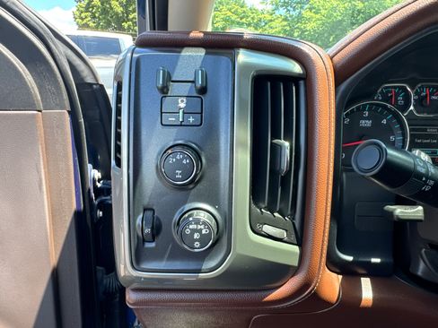 Used 2015 Chevrolet Silverado 2500 High Country w/ High Country Premium Package AWD/4WD image 17