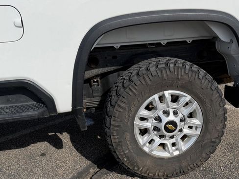 Used 2020 Chevrolet Silverado 2500 LT AWD/4WD image 12