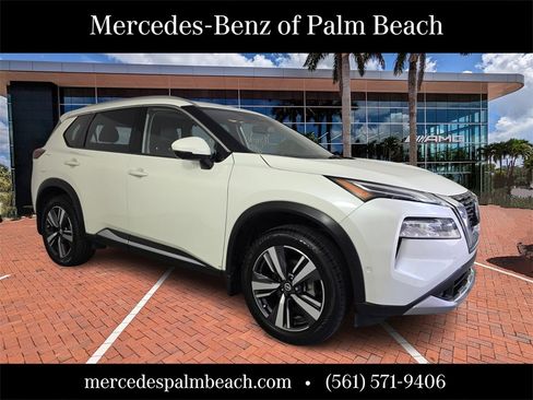 Used 2021 Nissan Rogue Platinum image 1