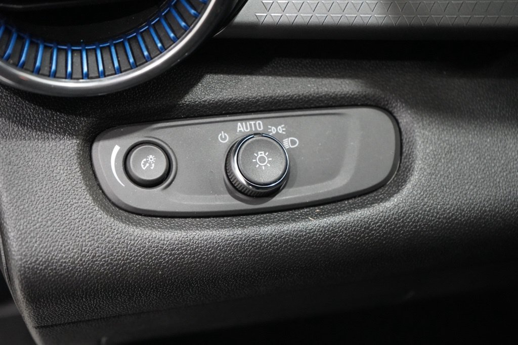 Used 2025 Chevrolet Trax LT FWD image 20