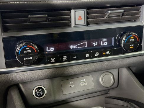 Used 2023 Nissan Rogue SV AWD/4WD image 16