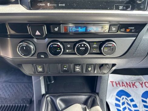 Used 2017 Toyota Tacoma TRD Off-Road w/ Premium & Technology Package AWD/4WD image 24