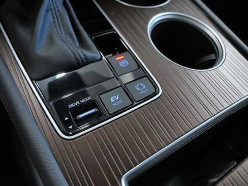 Used 2024 Toyota Sienna LE image 29