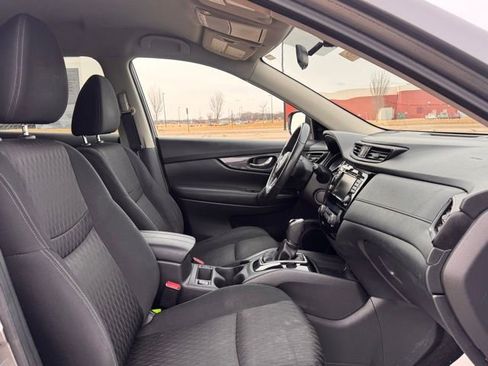 Used 2018 Nissan Rogue SV FWD image 25