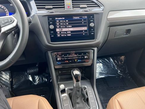 Used 2022 Volkswagen Tiguan SE image 69