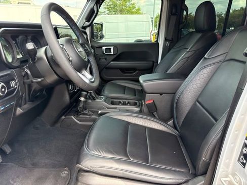 Used 2024 Jeep Wrangler High Altitude AWD/4WD image 24