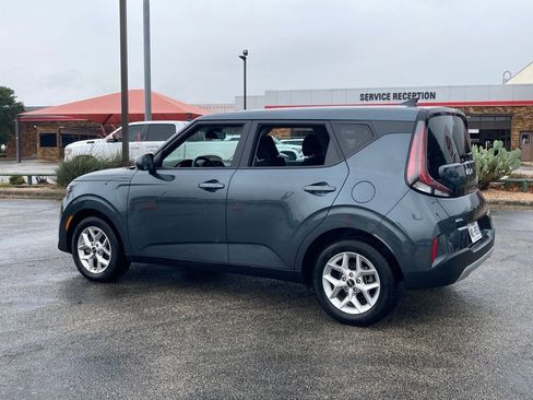 Used 2025 Kia Soul LX w/ LX Technology Package FWD image 5