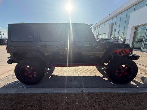 Used 2016 Jeep Wrangler Unlimited Rubicon w/ Dual Top Group AWD/4WD image 5