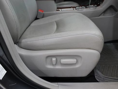 Used 2012 Toyota Highlander Limited w/ Tow Pkg AWD/4WD image 59
