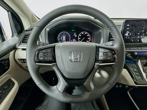 New 2026 Honda Odyssey Touring image 11