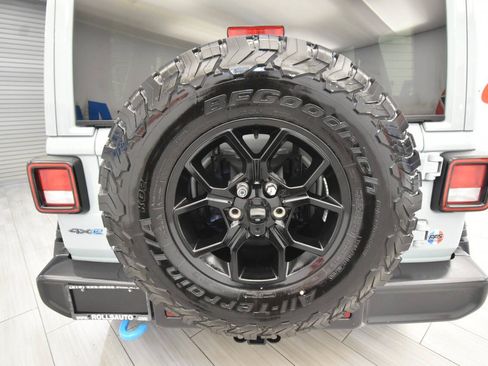 Used 2024 Jeep Wrangler Unlimited AWD/4WD image 43