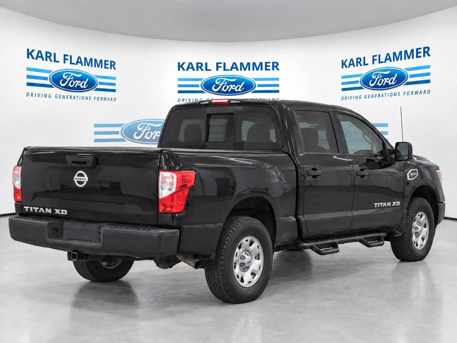 Used 2017 Nissan Titan S RWD image 3