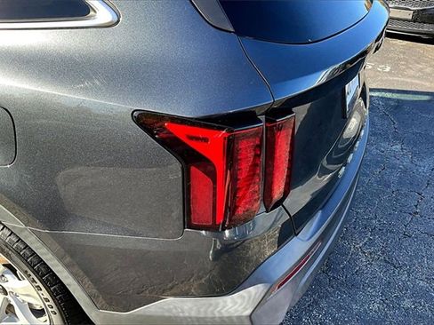 Used 2021 Kia Sorento LX image 28