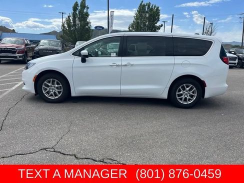 Used 2022 Chrysler Voyager LX FWD image 7